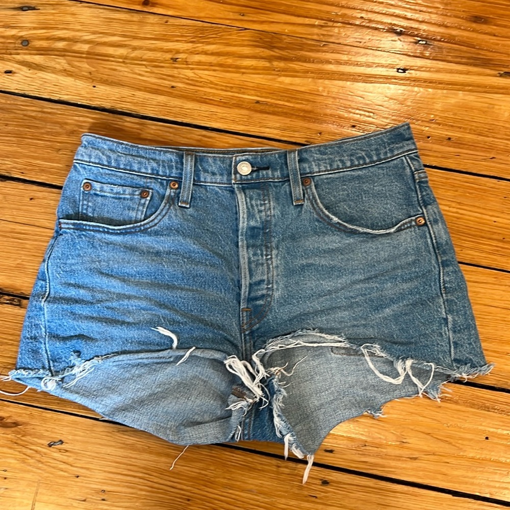 Levi’s 501 cutoff shorts